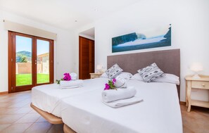 2 bedrooms, in-room safe, iron/ironing board, travel cot - Beautiful home in Son Servera (Son Servera)