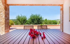 Outdoor dining - Beautiful home in Son Servera (Son Servera)