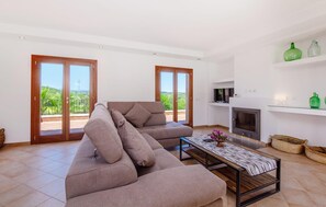 TV - Beautiful home in Son Servera (Son Servera)