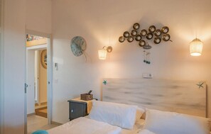 3 bedrooms, in-room safe, iron/ironing board, travel cot - Amazing home in Portocolom with private swimming pool, can be inside or outside (Portocolom)