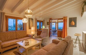 Smart TV - Amazing home in Portocolom with private swimming pool, can be inside or outside (Portocolom)