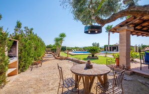 Outdoor dining - Stunning home in Santa Margalida (Santa Margalida)