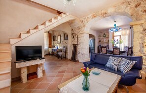TV - Stunning home in Santa Margalida (Santa Margalida)