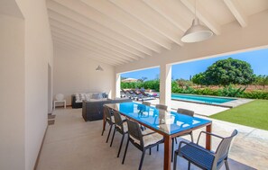 Outdoor dining - Luxurious home in Cala Mendia (Cala Mendia)