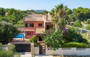 Exterior - Awesome home in Cala Ratjada (Cala Ratjada)