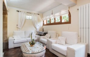 TV - Awesome home in Cala Ratjada (Cala Ratjada)