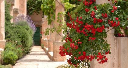 Amazing home in Santanyi with private swimming pool, can be inside or outside