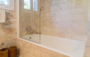 Shower, hair dryer - Beautiful home in Cala Millor (Cala Millor)