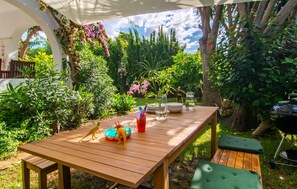 Outdoor dining - Beautiful home in Cala Millor (Cala Millor)