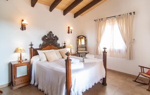 3 bedrooms, in-room safe, iron/ironing board, travel cot - Cozy home in Alcudia with private swimming pool, can be inside or outside (Alcudia)
