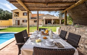 Outdoor dining - Cozy home in Alcudia with private swimming pool, can be inside or outside (Alcudia)