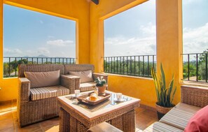 TV - Cozy home in Alcudia with private swimming pool, can be inside or outside (Alcudia)