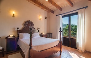 2 bedrooms, in-room safe, iron/ironing board, travel cot - Cozy home in Son Macia with private swimming pool, can be inside or outside (Son Macia)