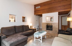 Smart TV, DVD player, ping pong - Nice home in Pollenca with private swimming pool, can be inside or outside (Pollenca)