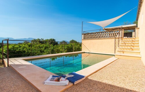 Stunning home in Costitx with private swimming pool, can be inside or outside