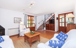 Smart TV, ping pong - Amazing home in Portocolom with private swimming pool, can be inside or outside (Portocolom)