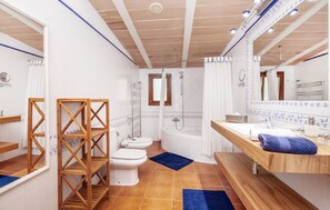 Shower, hair dryer - Amazing home in Portocolom with private swimming pool, can be inside or outside (Portocolom)