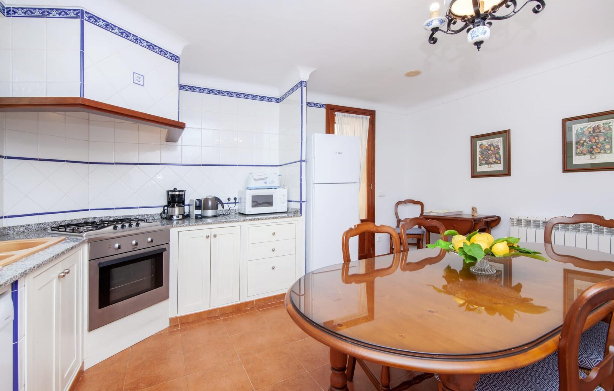 Frigorifero, forno, piano cottura, lavastoviglie