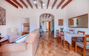 Smart TV, DVD player - Cozy home in Campos with private swimming pool, can be inside or outside (Campos)