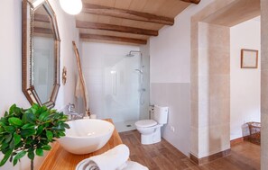 Shower, hair dryer - Cozy home in Campos with private swimming pool, can be inside or outside (Campos)
