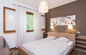 5 bedrooms, in-room safe, iron/ironing board, travel cot - Beach front home in Canyamel (Canyamel)