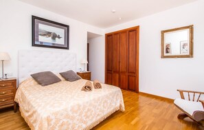 5 bedrooms, iron/ironing board, travel cot, free WiFi