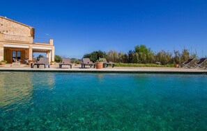 Pool - Awesome home in Campos with private swimming pool, can be inside or outside (Campos)