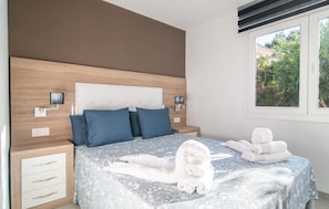 3 bedrooms, iron/ironing board, travel cot, free WiFi - Awesome home in Cala Ratjada (Cala Ratjada)