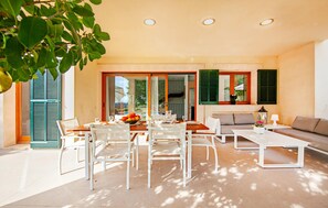 Outdoor dining - Lovely home in Sa Pobla with private swimming pool, can be inside or outside (Sa Pobla)