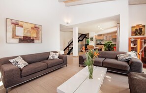 Smart TV, fireplace, DVD player - Lovely home in Sa Pobla with private swimming pool, can be inside or outside (Sa Pobla)