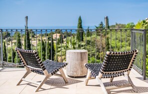Terrace/patio - Stunning home in Galilea with private swimming pool, can be inside or outside (Galilea)