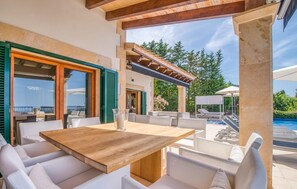 Outdoor dining - Stunning home in Galilea with private swimming pool, can be inside or outside (Galilea)