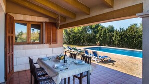 Outdoor dining - Sa Gravera de Sa Barrala (Ses Covetes)