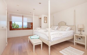 5 bedrooms, in-room safe, iron/ironing board, travel cot - Cozy home in Alcudia with private swimming pool, can be inside or outside (Alcudia)