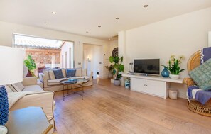 Smart TV, ping pong - Cozy home in Alcudia with private swimming pool, can be inside or outside (Alcudia)