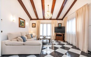 TV, ping pong - Cozy home in Cala Ratjada with private swimming pool, can be inside or outside (Cala Ratjada)