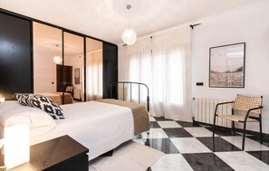 4 chambres, fer et planche à repasser, lit parapluie, Wi-Fi gratuit