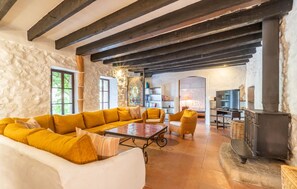 Smart TV, DVD player, ping pong - Nice home in Alcudia with private swimming pool, can be inside or outside (Alcudia)
