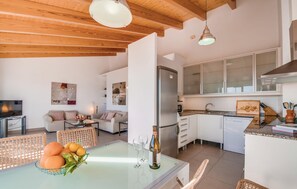 Interior - 2 bedroom beach front apartment in Portopetro (Portopetro)