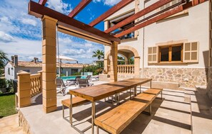 Outdoor dining - Awesome home in Cala Ratjada (Cala Ratjada)