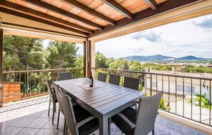 Outdoor dining - Awesome home in Cala Ratjada (Cala Ratjada)