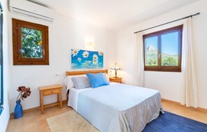 3 bedrooms, iron/ironing board, travel cot, free WiFi - 3 bedroom cozy home in SEstanyol (SEstanyol)