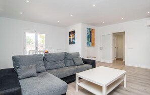 TV - Beautiful home in Can Picafort (Can Picafort)