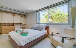 4 bedrooms, iron/ironing board, travel cot, free WiFi - Awesome home in Bunyola with private swimming pool, can be inside or outside (Bunyola)