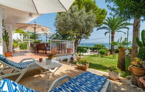 Terrace/patio - Awesome home in Alcudia with WiFi (Alcudia)