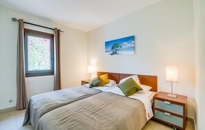 2 bedrooms, in-room safe, iron/ironing board, travel cot - Nice apartment in Cala dOr with house sea view (Cala dOr)