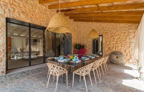 Outdoor dining - Amazing home in Costitx with private swimming pool, can be inside or outside (Costitx)