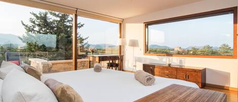 5 soverom, safe på rommet, strykejern/-brett og reiseseng for barn