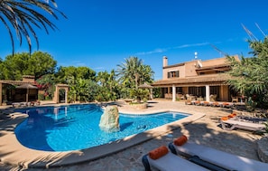 Pool - Stunning home in Cala dOr with private swimming pool, can be inside or outside (Cala dOr)