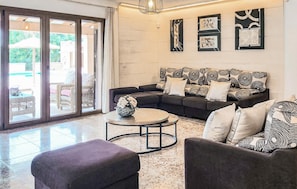 Smart TV, DVD player, ping pong - Stunning home in Cala dOr with private swimming pool, can be inside or outside (Cala dOr)